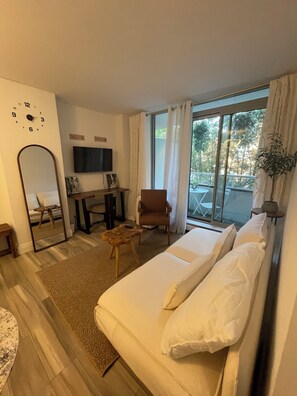 Smart TV - Toronto 1 bed 1bath condo with 1 parking near Casa Loma closer to subway (Toronto)