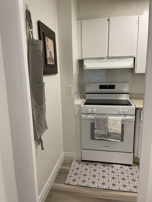 Micro-ondes, four, plaque de cuisson