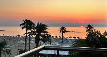 Premium Sea Front 2-bedroom condo in Roseto Degli Abruzzi, with WiFi, AC