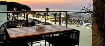 Premium Sea Front 2-bedroom condo in Roseto Degli Abruzzi, with WiFi, AC