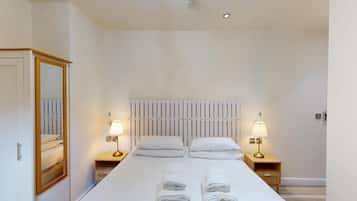 Classic Double Room | Iron/ironing board, free WiFi