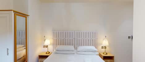 Classic Double Room | Iron/ironing board, free WiFi