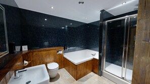 Family Room, Mountain View | Bathroom | Shower, hair dryer, towels, soap - High Tor Hotel (Matlock)