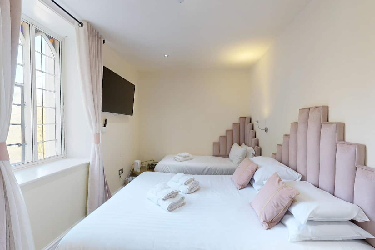 Superior Triple Room, Courtyard View | Iron/ironing board, free WiFi