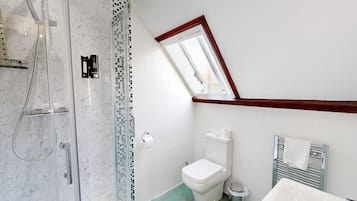 Standard Double Room | Bathroom | Shower, hair dryer, towels, soap