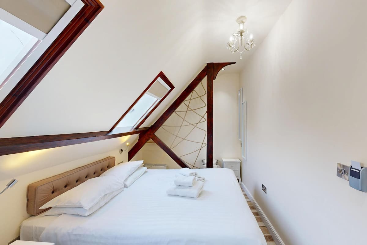 Standard Double Room | Iron/ironing board (on request), WiFi (free), bed sheets