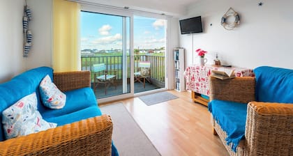 Clonmore 5 min walk to Hayle Beach. 2 bedroom chalet, conservatory and veranda