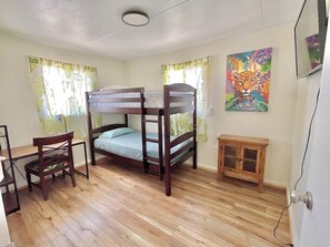 3 chambres, fer et planche à repasser, draps fournis