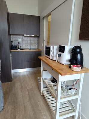 Fridge, microwave, stovetop, coffee/tea maker
