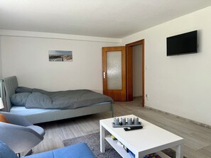 2 makuuhuonetta, silitysrauta/-lauta, Wi-Fi, vuodevaatteet