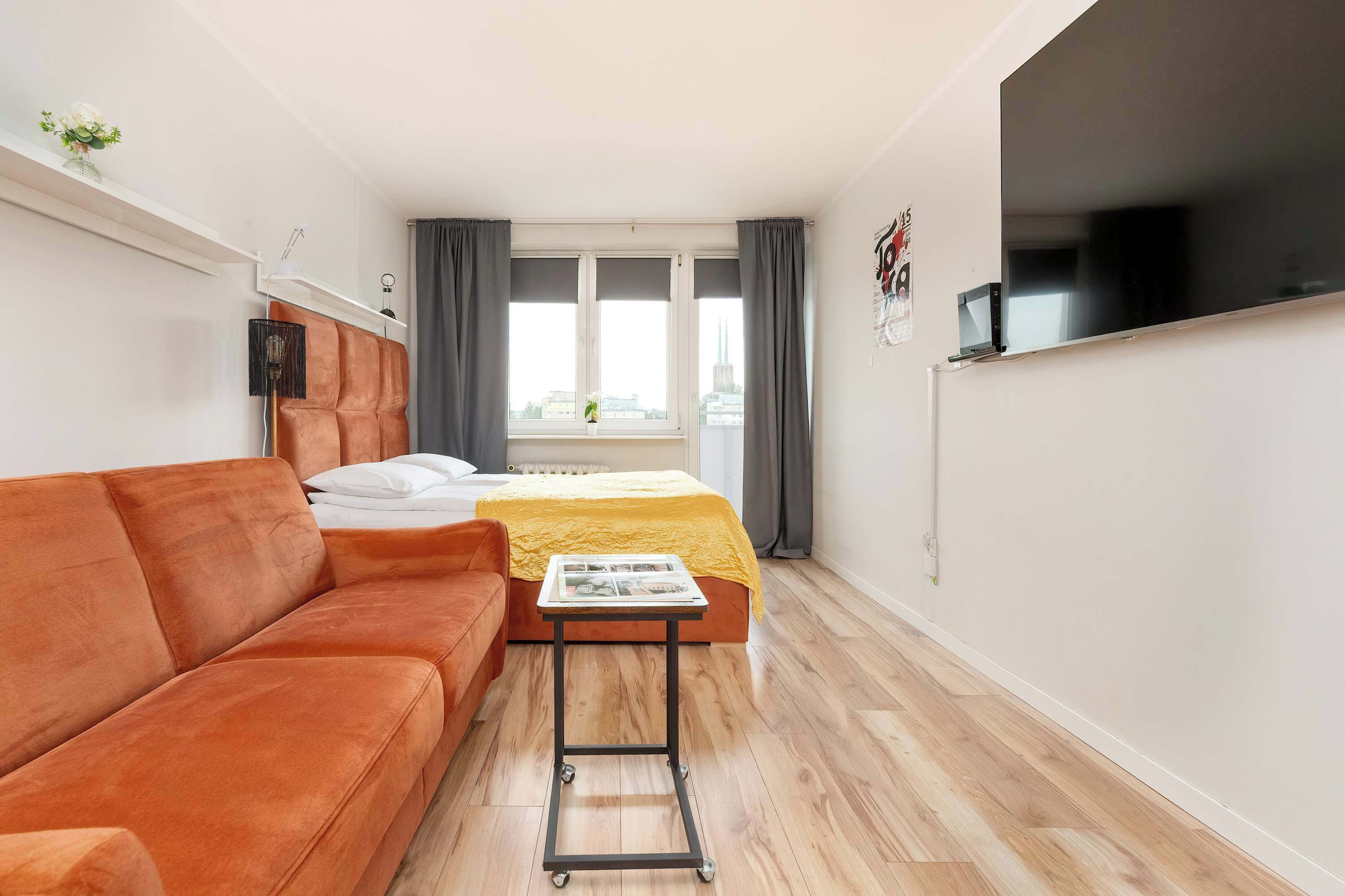 Iron/ironing board, travel crib, WiFi, bed sheets