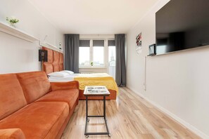 Iron/ironing board, travel crib, WiFi, bed sheets