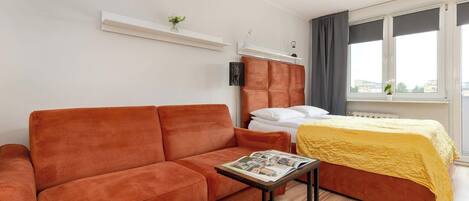 Iron/ironing board, travel cot, WiFi, bed sheets