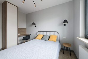 1 habitación, tabla de planchar con plancha, wifi y ropa de cama 