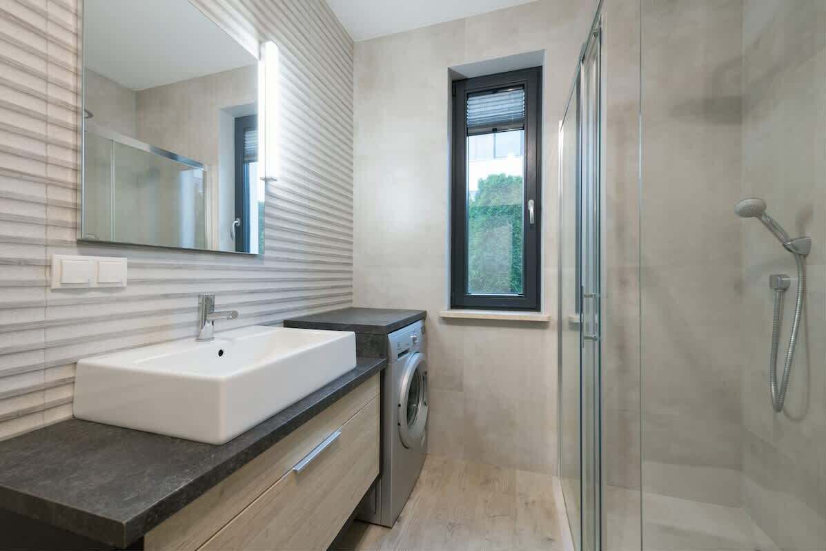 Douche, sèche-cheveux