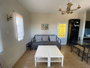 Apartment, 2 Bedrooms, Balcony, Garden View | Interior