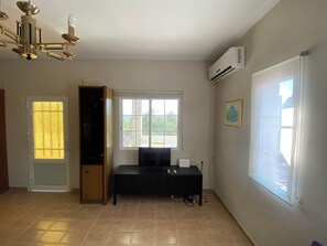 Apartemen, 2 kamar tidur, balkon, pemandangan kebun | Ruang keluarga | Buku