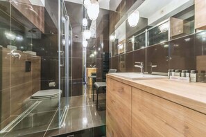 Dusche, Haartrockner, Shampoo