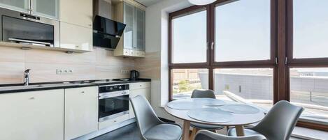 Kühlschrank, Ofen, Herdplatte, Geschirrspüler