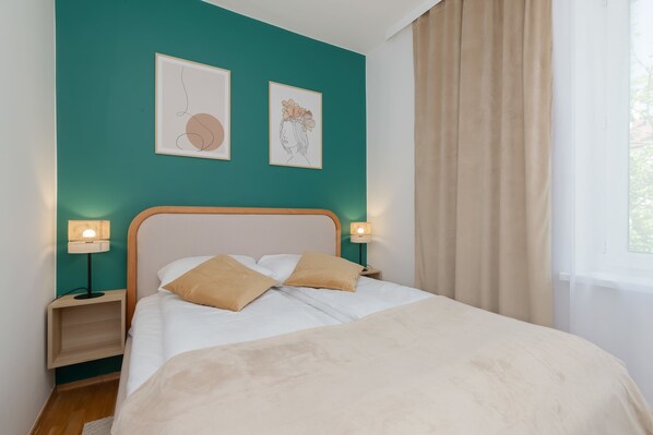 1 bedroom, iron/ironing board, travel crib, WiFi