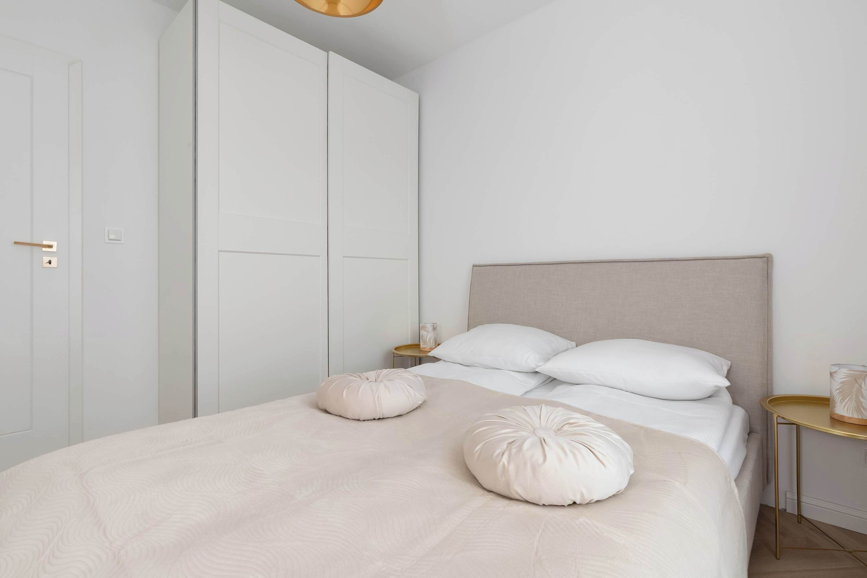 2 bedrooms, iron/ironing board, travel cot, WiFi