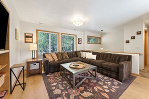 House, 4 Bedrooms | Living area | Smart TV