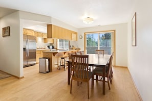 House, 4 Bedrooms | Dining
