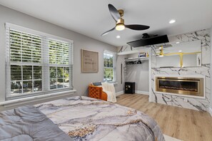 2 bedrooms, iron/ironing board, free WiFi, bed sheets - Step into Absolute luxury, Smart Home- We welcome long stay (Woodbridge)