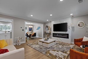 Smart TV, fireplace - Step into Absolute luxury, Smart Home- We welcome long stay (Woodbridge)