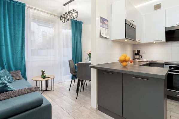 Fridge, microwave, oven, stovetop