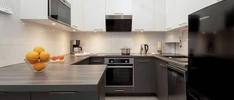 Fridge, microwave, oven, stovetop