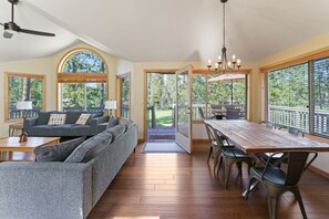 Maison, 4 chambres | Coin séjour