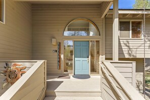 House, 4 Bedrooms | Exterior detail