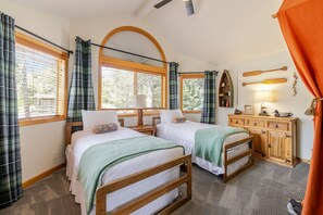House, 4 Bedrooms | 4 bedrooms, free WiFi - 7 Vine Maple 4 Bedroom Home (Bend)
