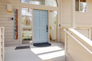 House, 4 Bedrooms | Exterior detail - 7 Vine Maple 4 Bedroom Home (Bend)