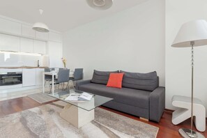 TV, offices - Modern Apartment | Water View and Parking (Gdynia)