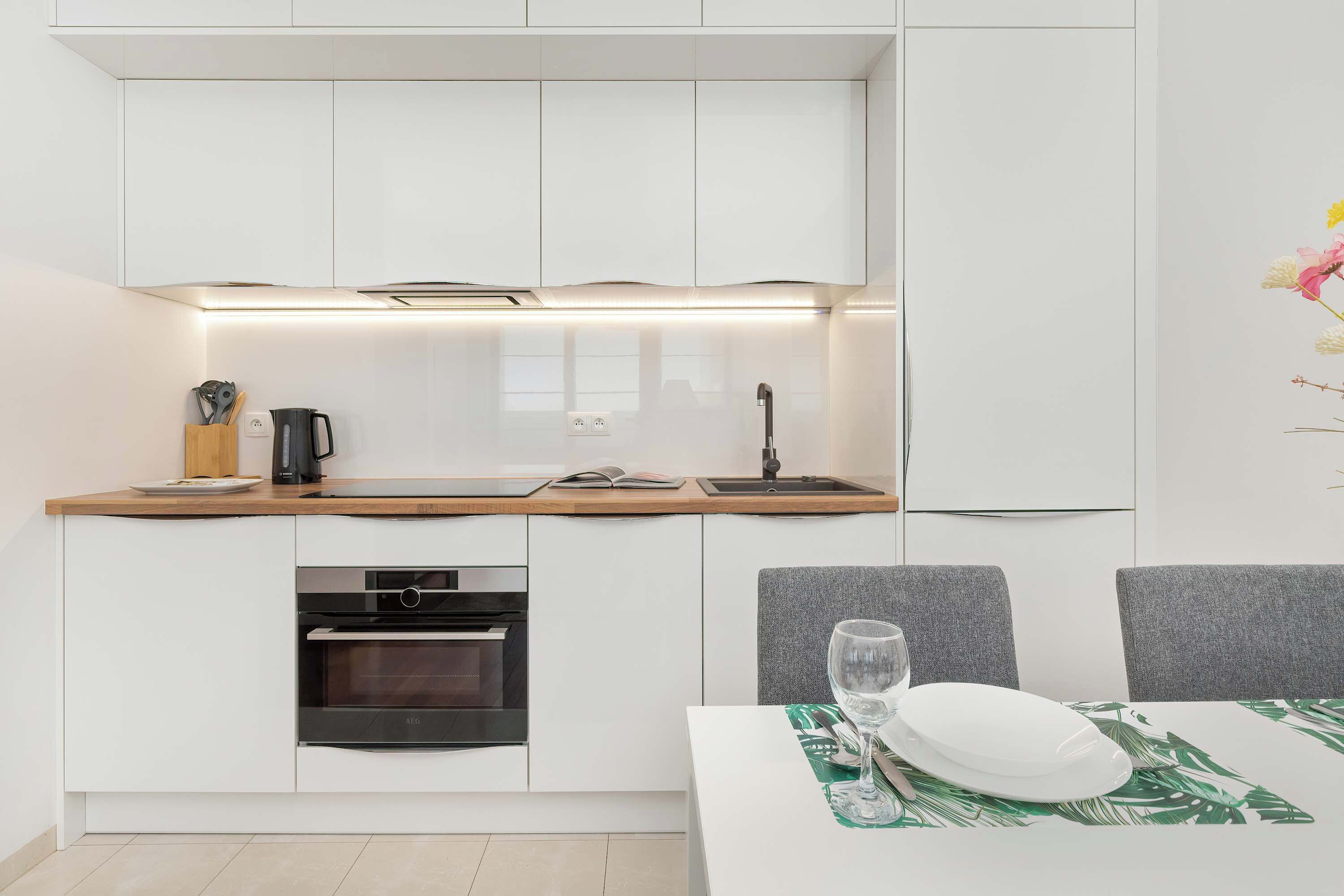Fridge, oven, stovetop, dishwasher