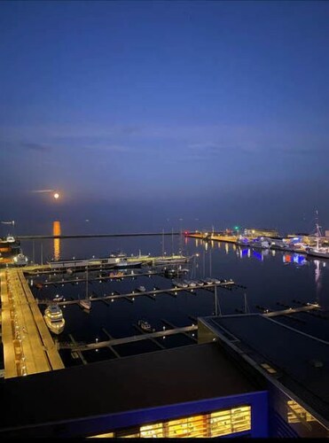 Modern Apartment | Water View and Parking