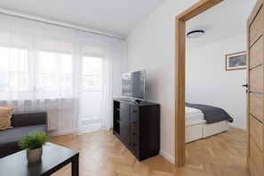 2 bedrooms, desk, iron/ironing board, travel crib