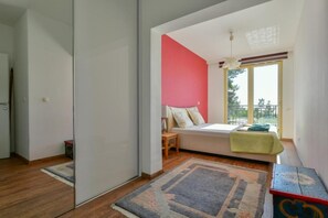 2 chambres, fer et planche à repasser, Wi-Fi, draps fournis