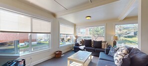 TV, fireplace, DVD player, video library - Sand Dollar House at Seaside Beach (Seaside)