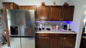 Interior - Central Salem Retreat 3BD W/ Parking (Salem)