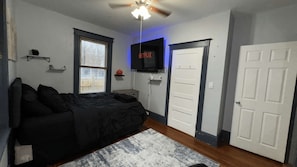 3 dormitoris, escriptori, planxa i posts de planxar i wifi