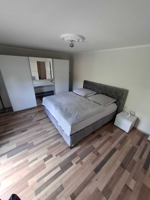 2 Schlafzimmer, Bügeleisen/Bügelbrett, kostenloses WLAN, Bettwäsche