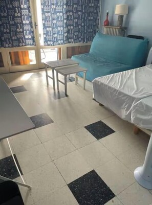 4 bedrooms, bed sheets