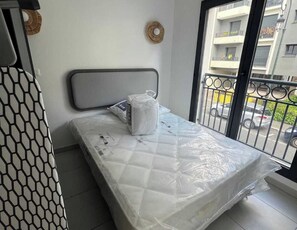 Apartment | 1 bedroom, laptop workspace, iron/ironing board, bed sheets