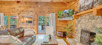 Eagles Rest~ Grand, Luxurious & Peaceful— Near Hiking Trails & Virginia Tech!