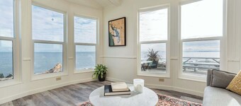 The Pink House - Dungeness Waterfront Home
