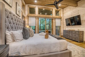 3 bedrooms, iron/ironing board, travel crib, WiFi - Mountain Dream’n- modern, dog friendly, hot tub (Blue Ridge)