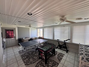 Games room - Your ideal 4-bdrm spacious  gateway awaits (Ocean City)